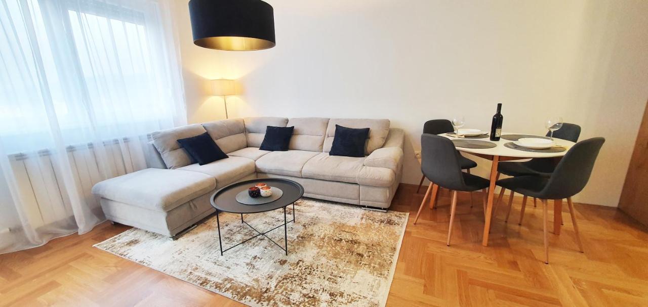 Atina Apartment ซาราเยโว ภายนอก รูปภาพ