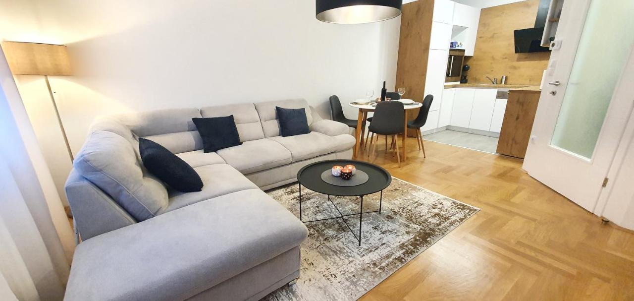 Atina Apartment ซาราเยโว ภายนอก รูปภาพ