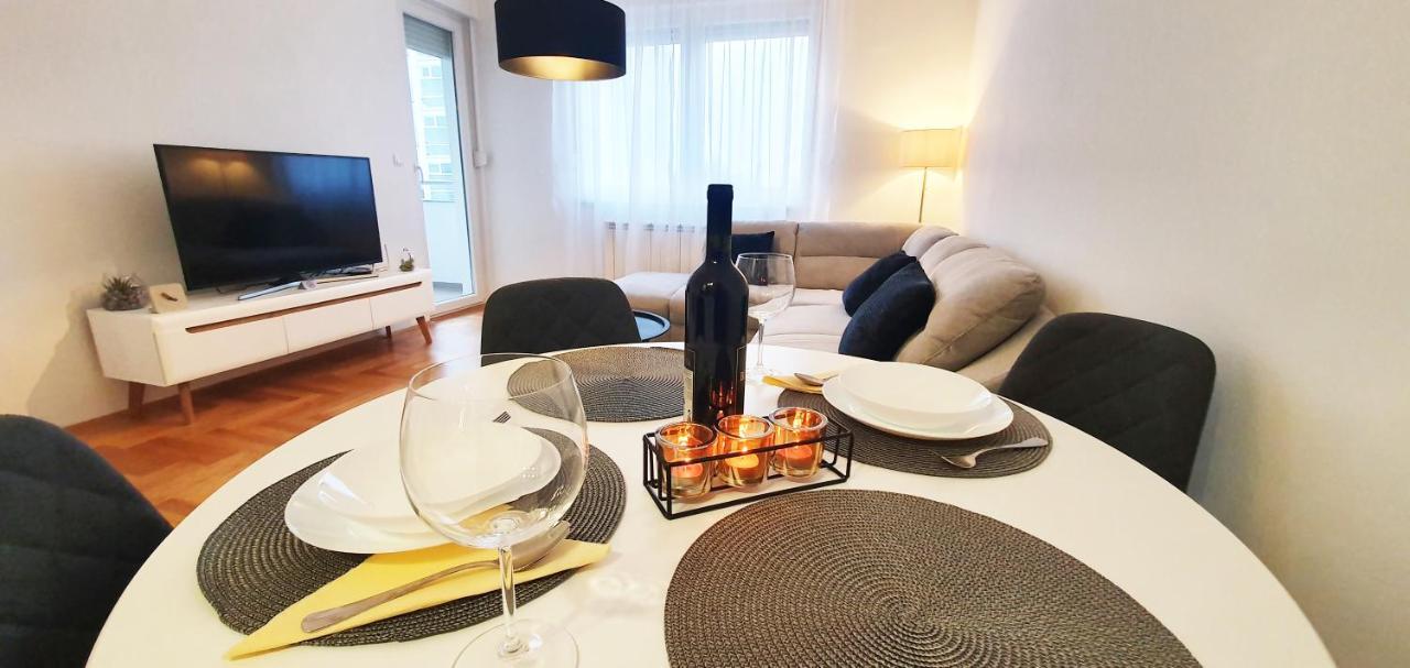 Atina Apartment ซาราเยโว ภายนอก รูปภาพ